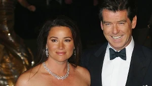 Keely Shaye Smith i Pierce Brosnan w 2002 roku