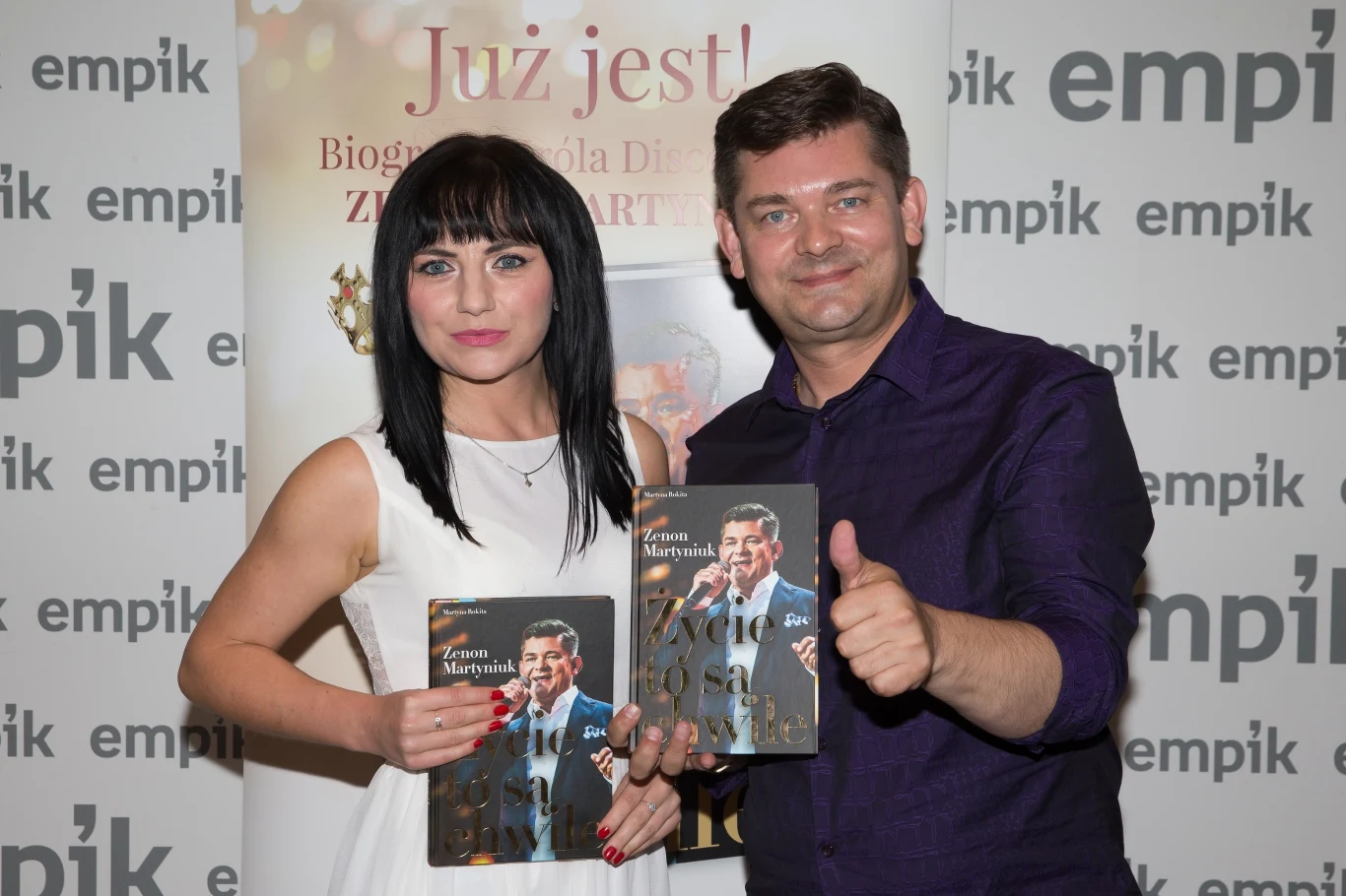 Zenek Martyniuk z autorką książki Martyną Rokitą
