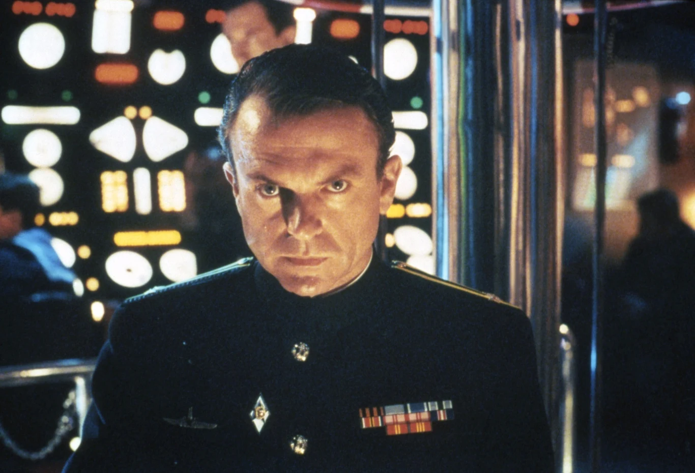 W kolejnych latach oglądaliśmy go m.in. w "Krzyku w ciemności" Freda Shepisiego (1988), za rolę w którym dostał nagrodę dla najlepszego aktora od Australijskiego Instytutu Filmowego; oraz "Polowanie na czerwony październik" Johna McTiernana (1990). 