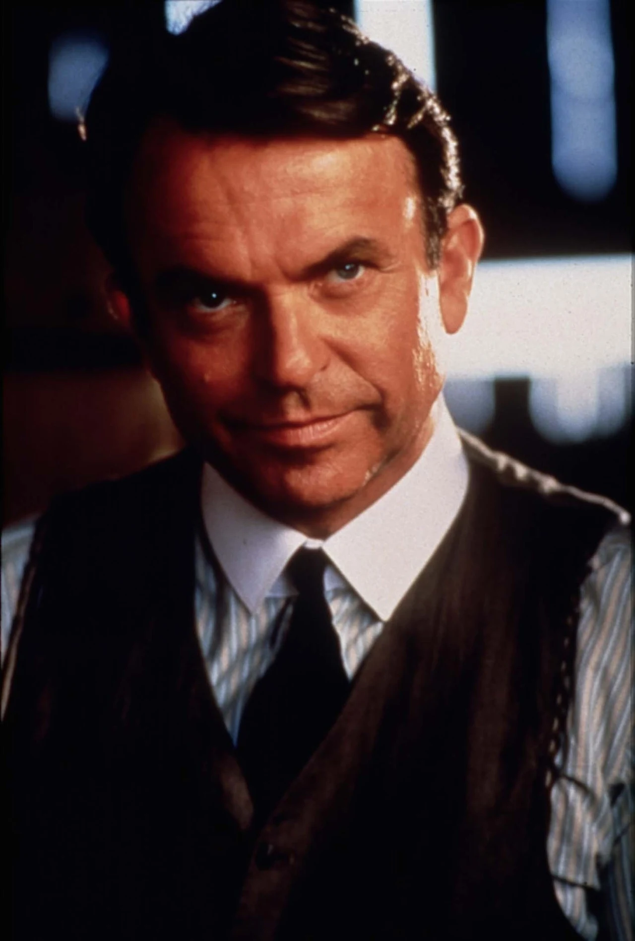 Producenci filmów o przygodach Jamesa Bonda dwa razy przymierzali się do powierzenia roli agenta 007 Samowi Neillowi. Za pierwszym razem lepszym kandydatem okazał się Timothy Dalton ("W obliczu śmierci" z 1987 roku), w drugim przypadku rywalizację o garnitur Bonda wygrał Pierce Brosnan ("GoldenEye" w 1995 roku).