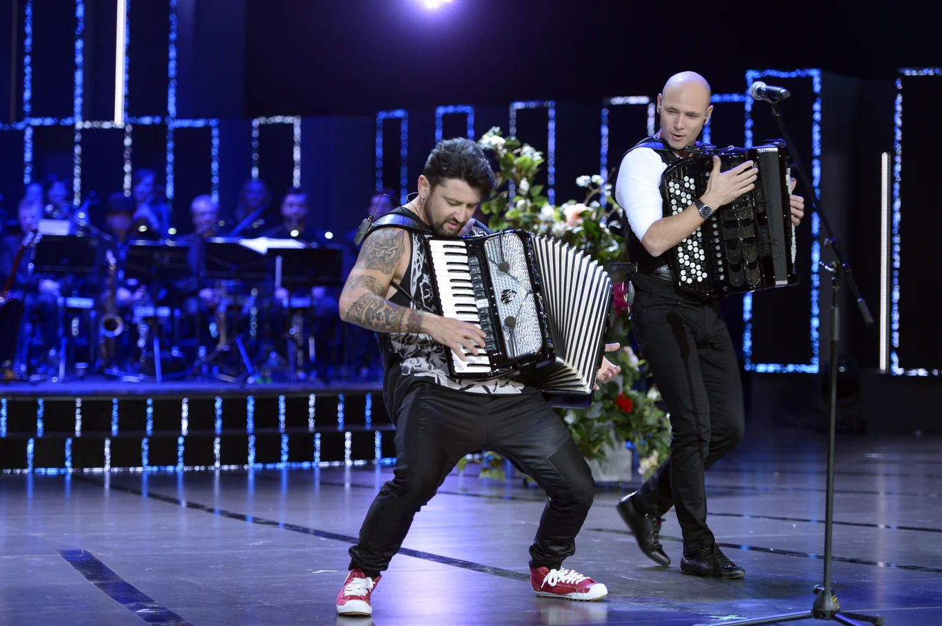 Kozak System (wsparty przez Marcina Wyrostka) wykonał utwór "Mówiły mu". Kozak System (wsparty przez Marcina Wyrostka) wykonał utwór "Mówiły mu".