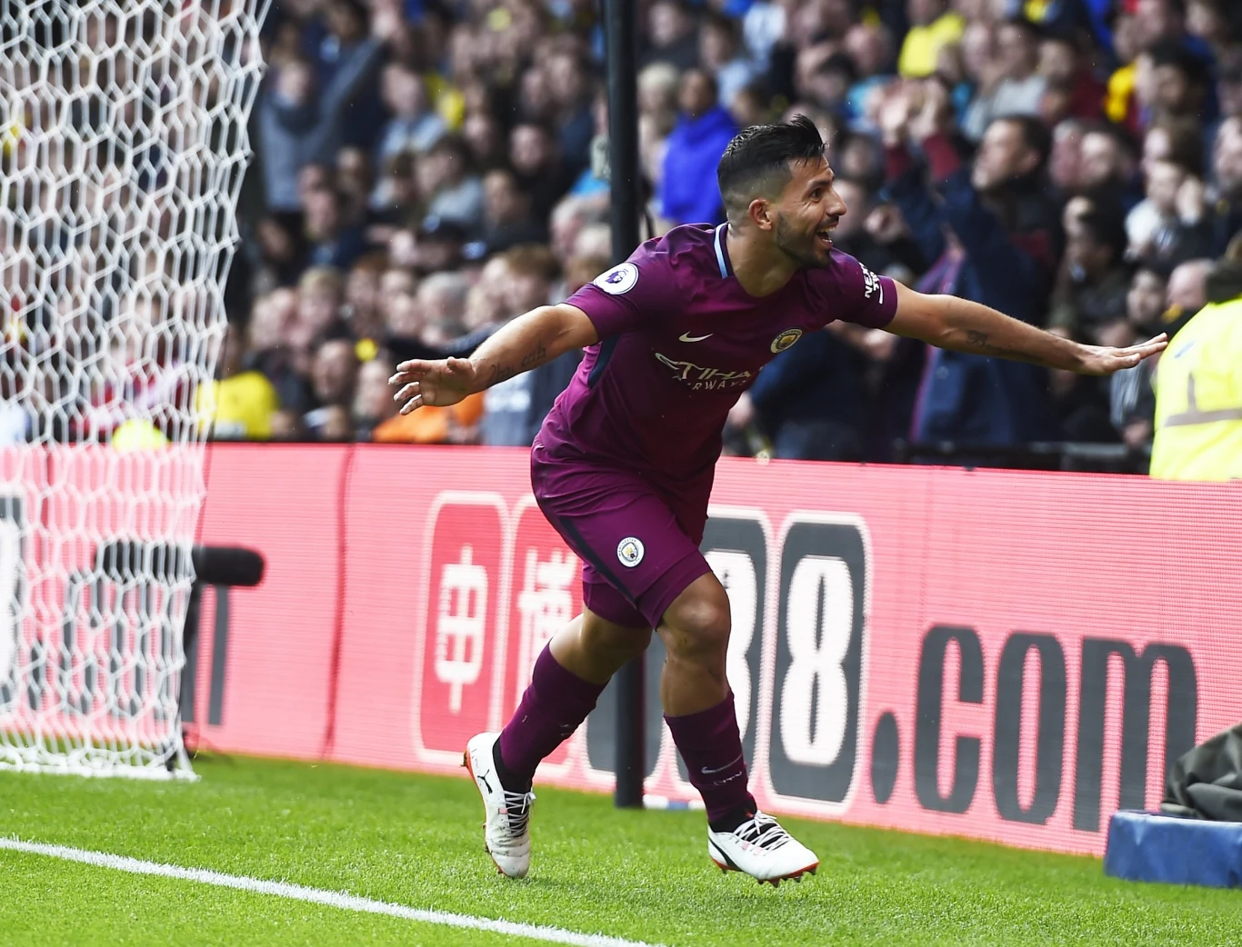 Sergio Aguero popisał się hat-trickiem Sergio Aguero popisał się hat-trickiem