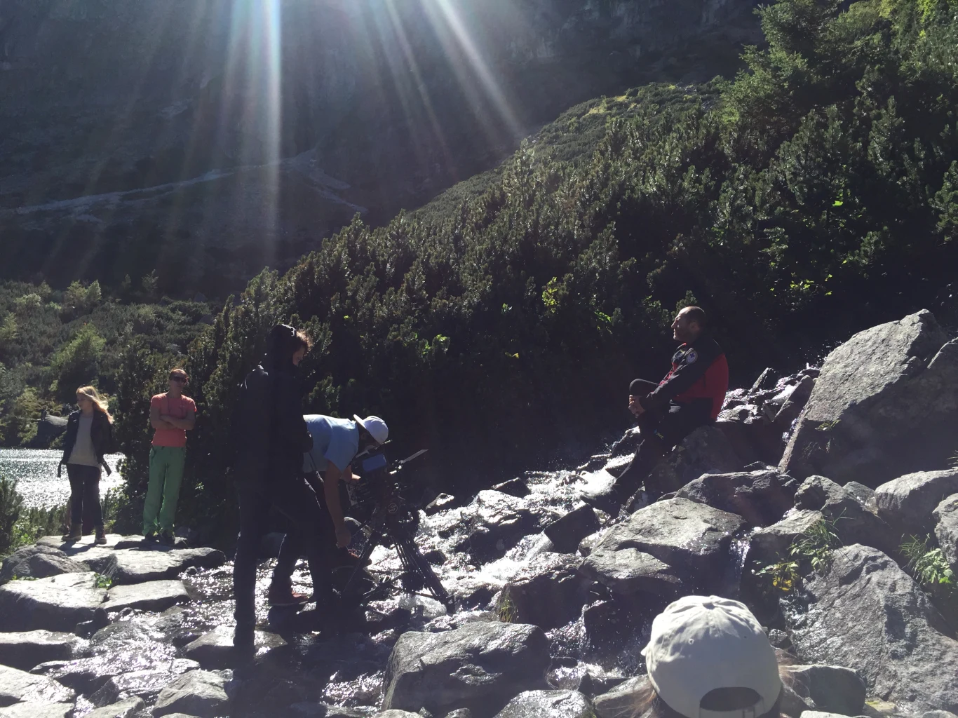 Ekipa NG i Krzysztof Starnawski podczas kręcenia zdjęć Ekipa NG i Krzysztof Starnawski podczas kręcenia zdjęć