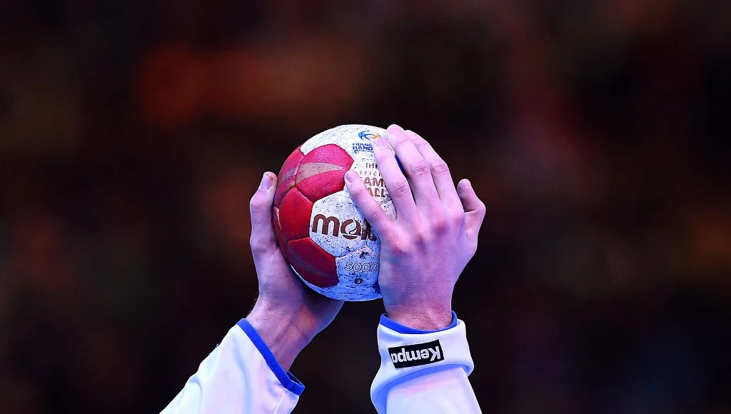 Piłka ręczna bez kleju do rąk?