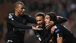 Od prawej: Edinson Cavani, Neymar i Kylian Mbappe