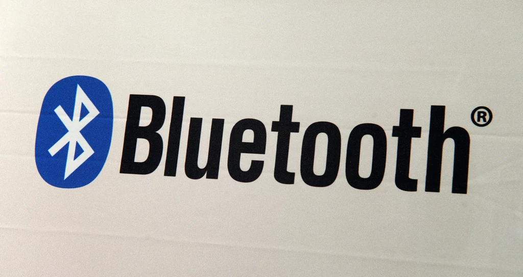 Standard Bluetooth został stworzony w 1994 roku przez firmę Ericsson, jego nazwa pochodziła od przydomka króla duńskiego, Haralda Sinozębego