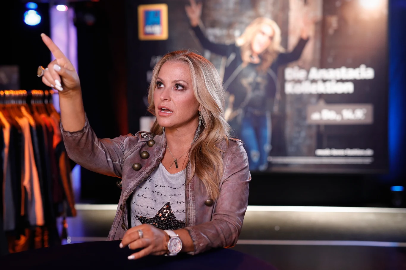 Anastacia promuje także swoją kolekcję ubrań