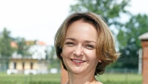 Aktorstwo to nie praca w korporacji. Lubię grać. Długo czekałam na to, żeby dużo pracować - wyznaje Izabela Dąbrowska