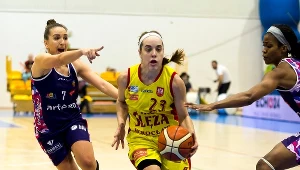 Marissa Kastanek (w środku) 