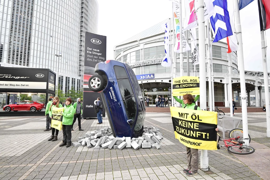 Greenpeace protestował też przy okazji salonu we Frankfurcie