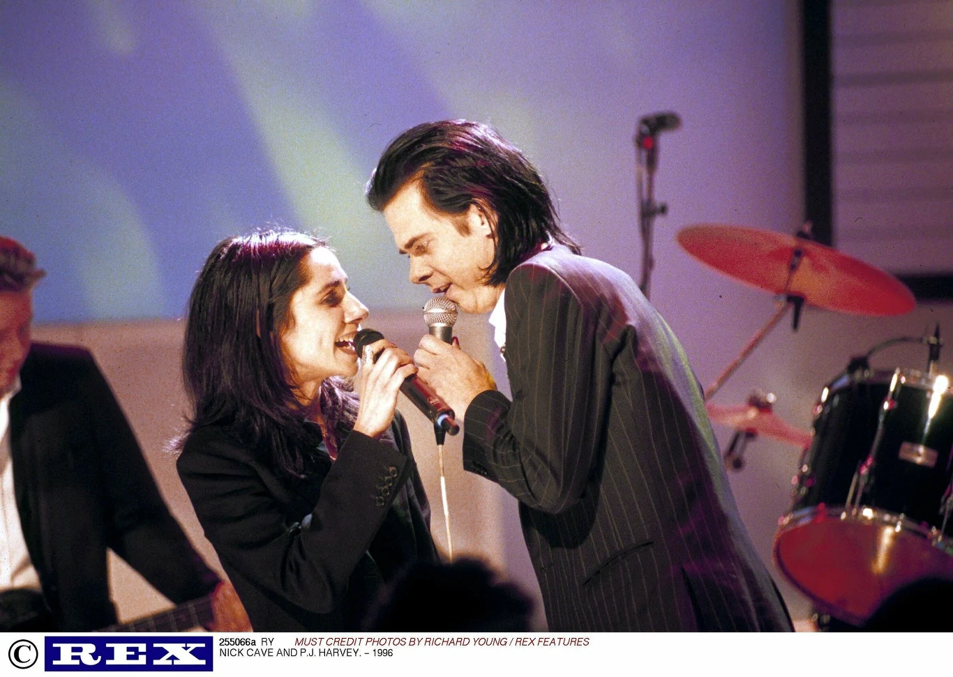Nick Cave i PJ Harvey razem na scenie w 1996 roku. Współpraca między muzykami przy płycie "Murder Ballads" zaowocowała romansem. Rozstanie pary miało być dla Cave'a jedną z inspiracji podczas prac nad kolejnym albumem jego grupy, "The Boatman's Call".