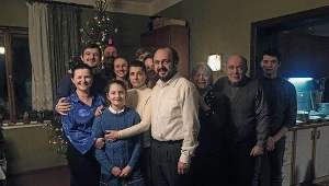 Z rodziną najlepiej wychodzi się... Kadr z "Cichej nocy"