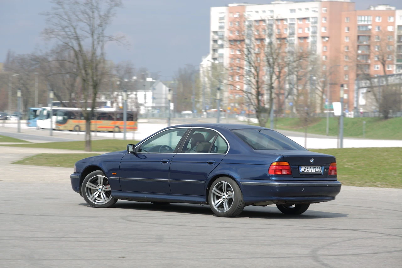 BMW 540i V8 E39