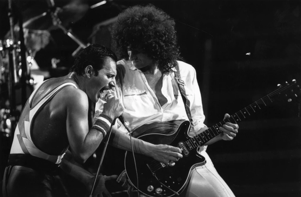 Freddie Mercury i Brian May (Queen) w 1984 r. Freddie Mercury i Brian May (Queen) w 1984 r.