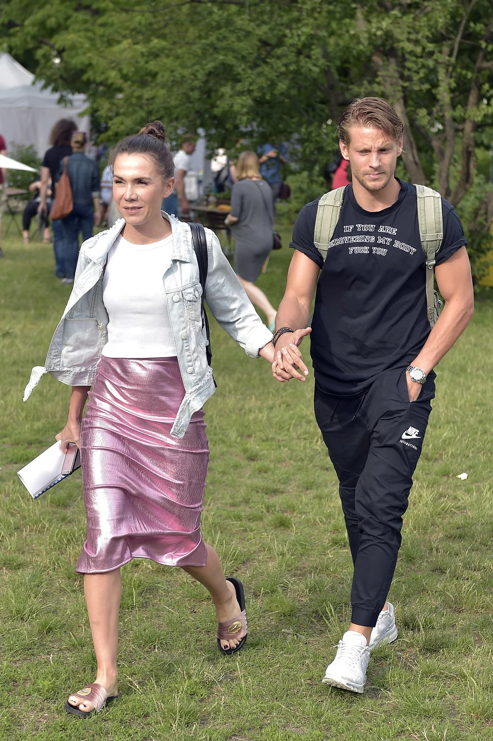 Zakochani wciąż okazują sobie czułość. Jednak związek to także sztuka kompromisu, na który Sebastian może nie być gotowy. Zakochani wciąż okazują sobie czułość. Jednak związek to także sztuka kompromisu, na który Sebastian może nie być gotowy.