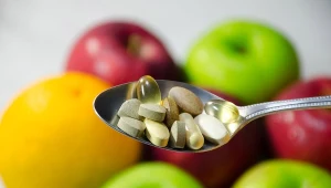 Według badań, u kobiet, które przez pół roku spożywały 75 g suszonych jabłek, poziom całkowity cholesterolu obniżył się o 13 proc., a LDL aż o 24 proc.