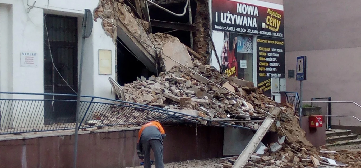 Zawaliła się część niezamieszkanej kamienicy w Chrzanowie Zawaliła się część niezamieszkanej kamienicy w Chrzanowie