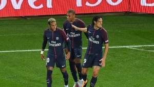 Pojawienie się Neymara (L) w PSG miało nie zostać przychylnie odebrane przez niektórych zawodników