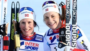 Marit Bjoergen (z lewej) i Astrid Jacobsen