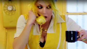Fergie w teledysku "A Little Work"