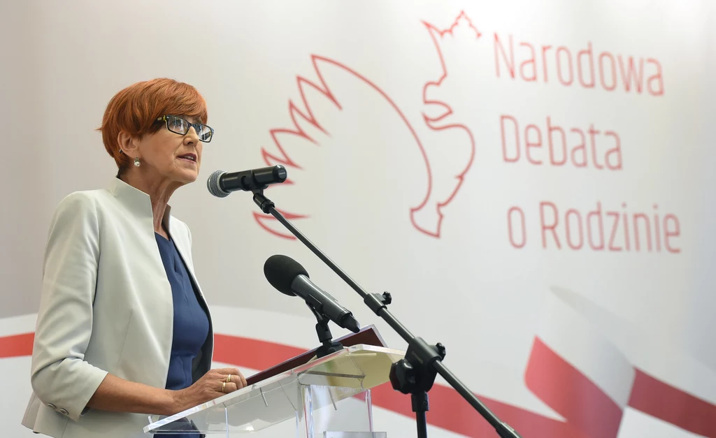 Minister rodziny, pracy i polityki społecznej Elżbieta Rafalska podczas Debaty o Rodzinie w Warszawie Minister rodziny, pracy i polityki społecznej Elżbieta Rafalska podczas Debaty o Rodzinie w Warszawie