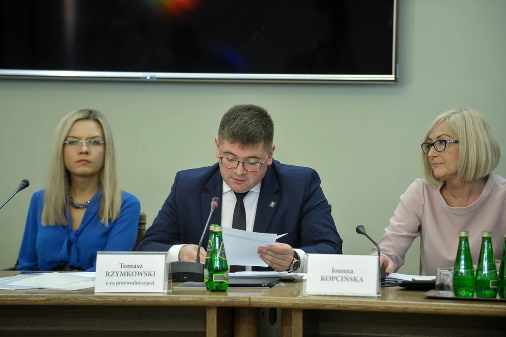 Posłanka PiS Małgorzata Wassermann, poseł Kukiz'15 Tomasz Rzymkowski i posłanka PSL Andżelika Możdżanowska podczas przesłuchania byłego członka rady nadzorczej Amber Gold Sp. z o.o Michała Forca Posłanka PiS Małgorzata Wassermann, poseł Kukiz'15 Tomasz Rzymkowski i posłanka PSL Andżelika Możdżanowska podczas przesłuchania byłego członka rady nadzorczej Amber Gold Sp. z o.o Michała Forca