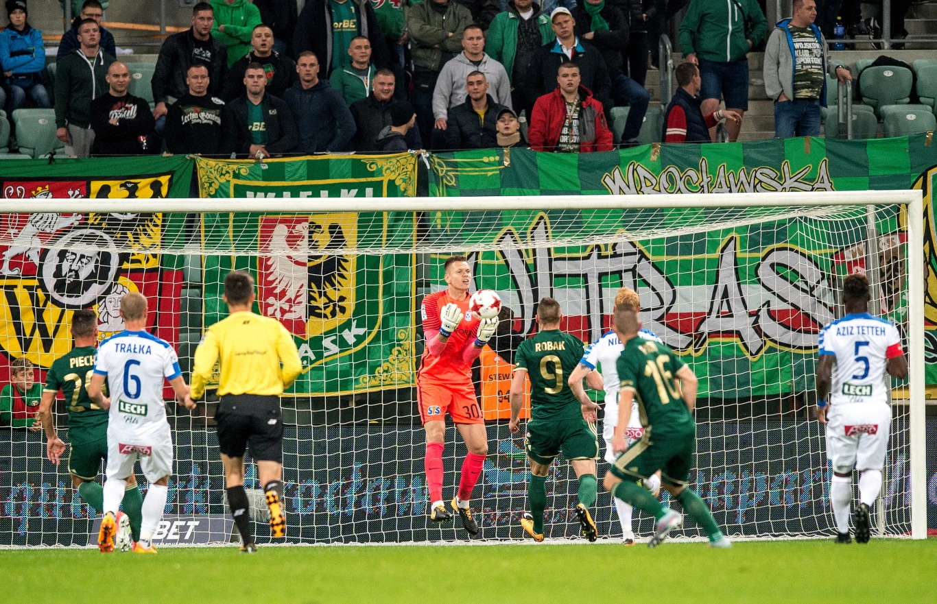 Lech Poznań przegrał ostatnio ze Śląskiem Wrocław 0-2. Teraz czeka ich starcie z Legią Lech Poznań przegrał ostatnio ze Śląskiem Wrocław 0-2. Teraz czeka ich starcie z Legią