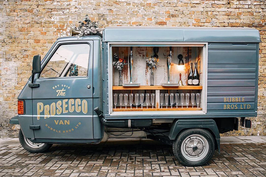 Piaggio Ape przerobione na food truck