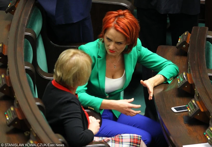 Bernadeta Krynicka w miętowym żakiecie