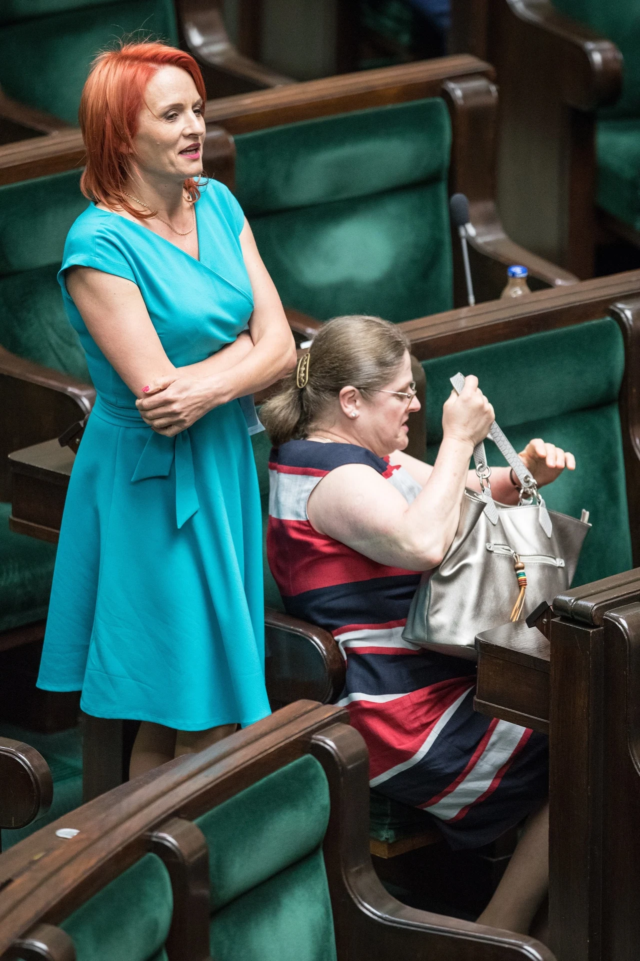 Bernadeta Krynicka w niebieskiej sukience