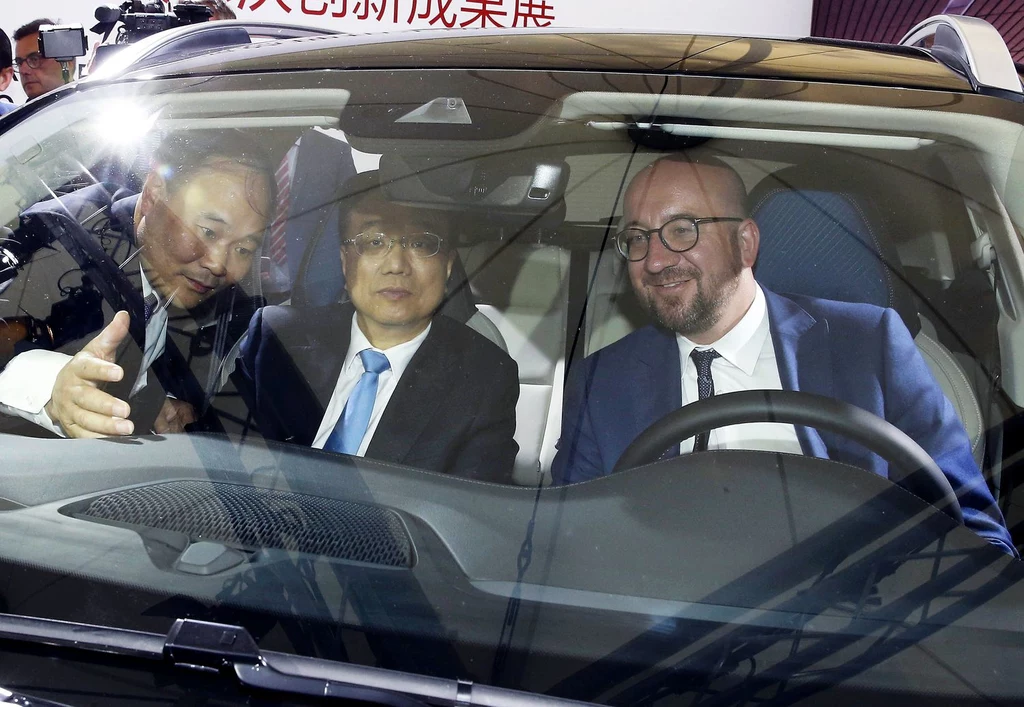 Od lewej Li Shufu, premier ChRL Li Keqiang i premier Belgii Charles Michel 