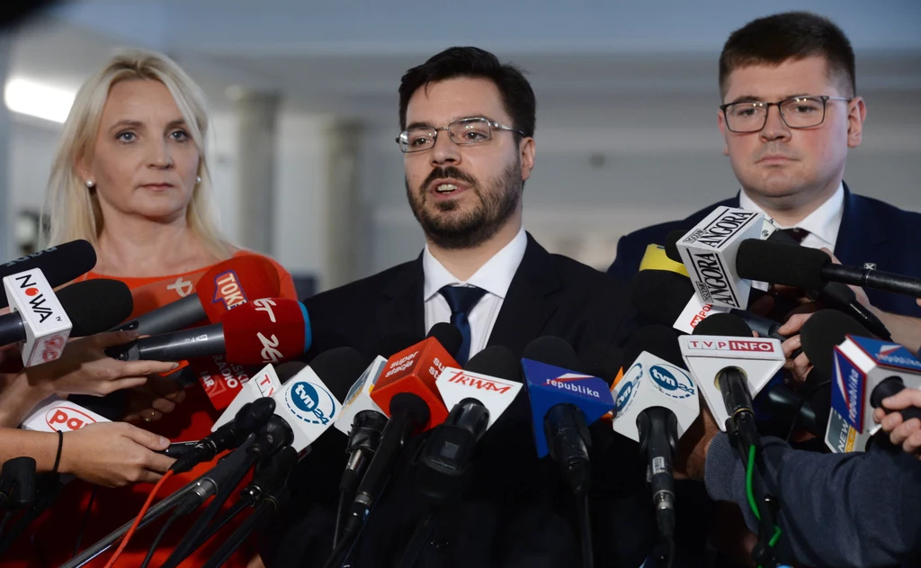 Politycy Kukiz'15, od lewej: Agnieszka Ścigaj, Stanisław Tyszka i Tomasz Rzymkowski Politycy Kukiz'15, od lewej: Agnieszka Ścigaj, Stanisław Tyszka i Tomasz Rzymkowski