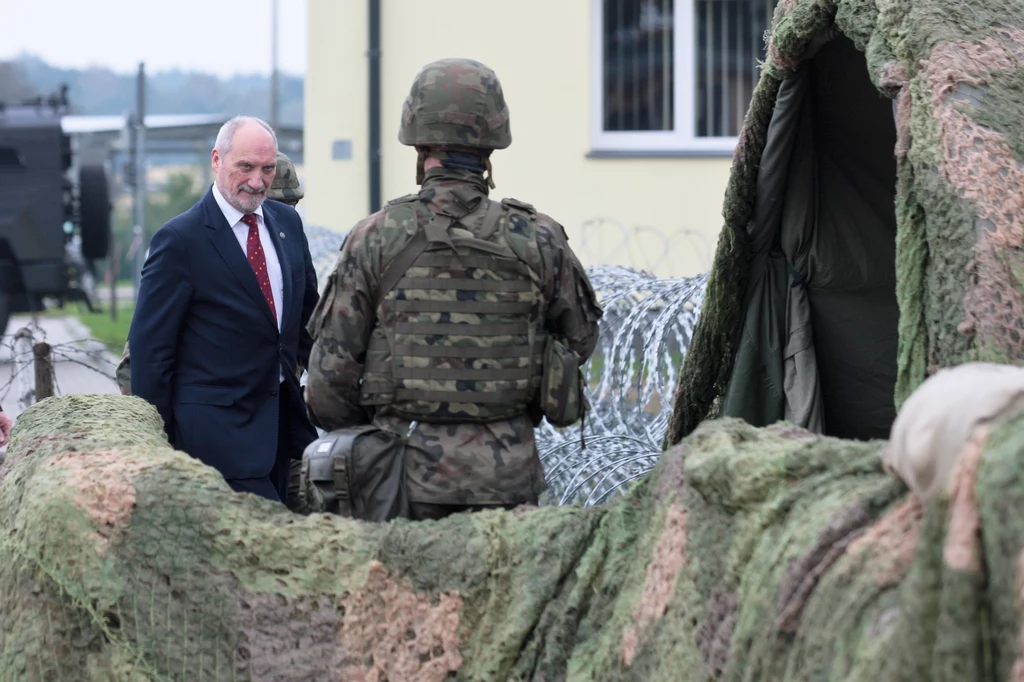 Szef MON Antoni Macierewicz Szef MON Antoni Macierewicz