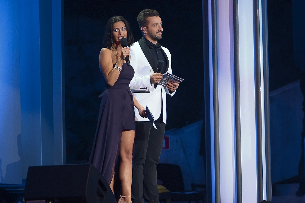 Rafał Szatan u boku Sylwii Dekiert w roli konferansjera Rafał Szatan u boku Sylwii Dekiert w roli konferansjera