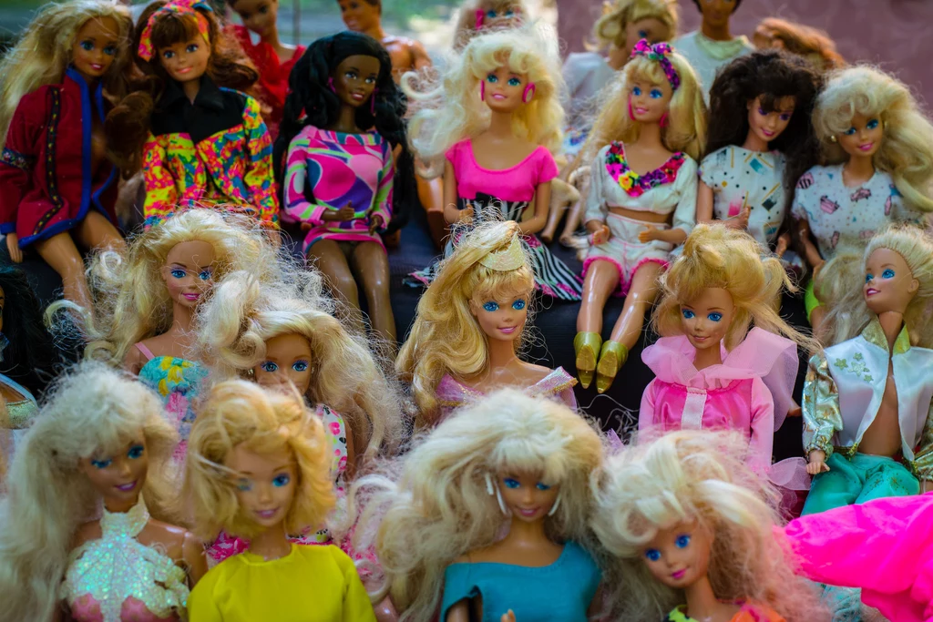 Barbie jest uważana za ikonę, ponieważ występuje w kilkudziesięciu krajach, przechodzi z pokolenia na pokolenie, więc jest doświadczeniem przynajmniej miliarda osób
