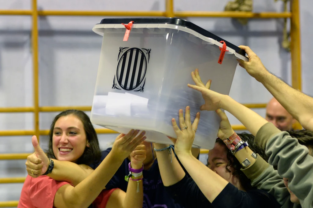 W nocy z niedzieli na poniedziałek ogłoszono wyniki referendum W nocy z niedzieli na poniedziałek ogłoszono wyniki referendum