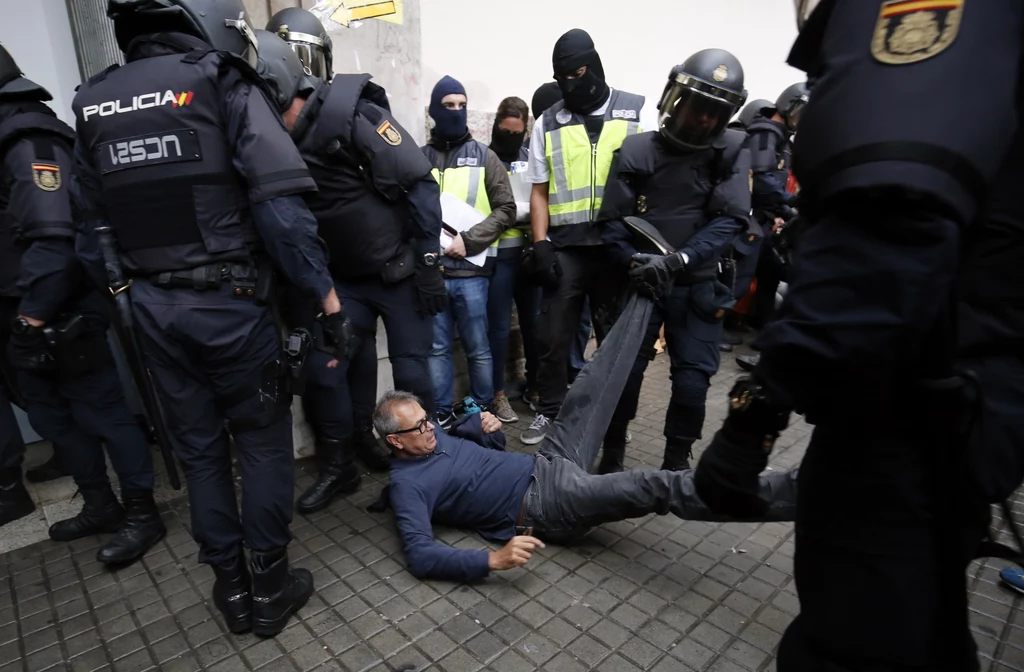Regionalny rząd Katalonii poinformował w niedzielę wieczorem, że podczas starć z policją co najmniej 844 osoby zostały ranne; zdj. ilustracyjne Regionalny rząd Katalonii poinformował w niedzielę wieczorem, że podczas starć z policją co najmniej 844 osoby zostały ranne; zdj. ilustracyjne