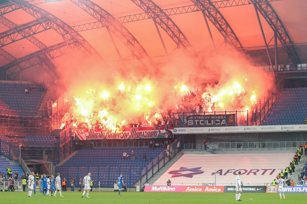 Kibice Legii Warszawa na meczu z Lechem Poznań (0-3) Kibice Legii Warszawa na meczu z Lechem Poznań (0-3)