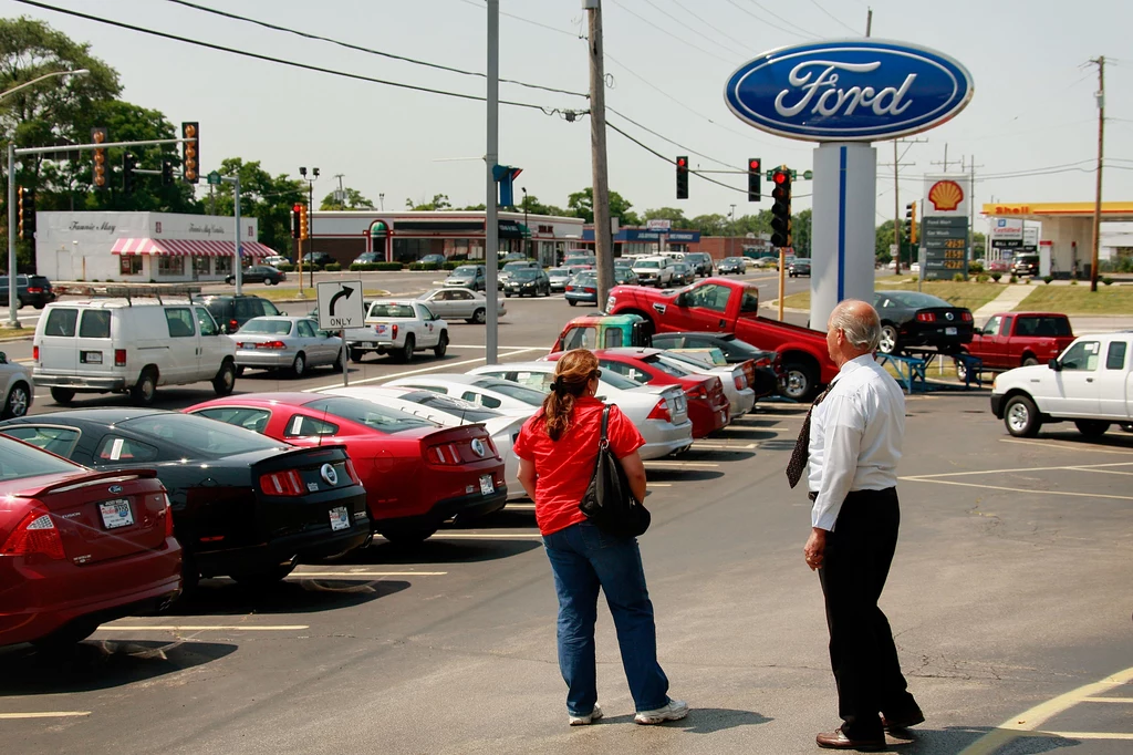 Ford to jeden z beneficjentów rosnącego popytu na samochody