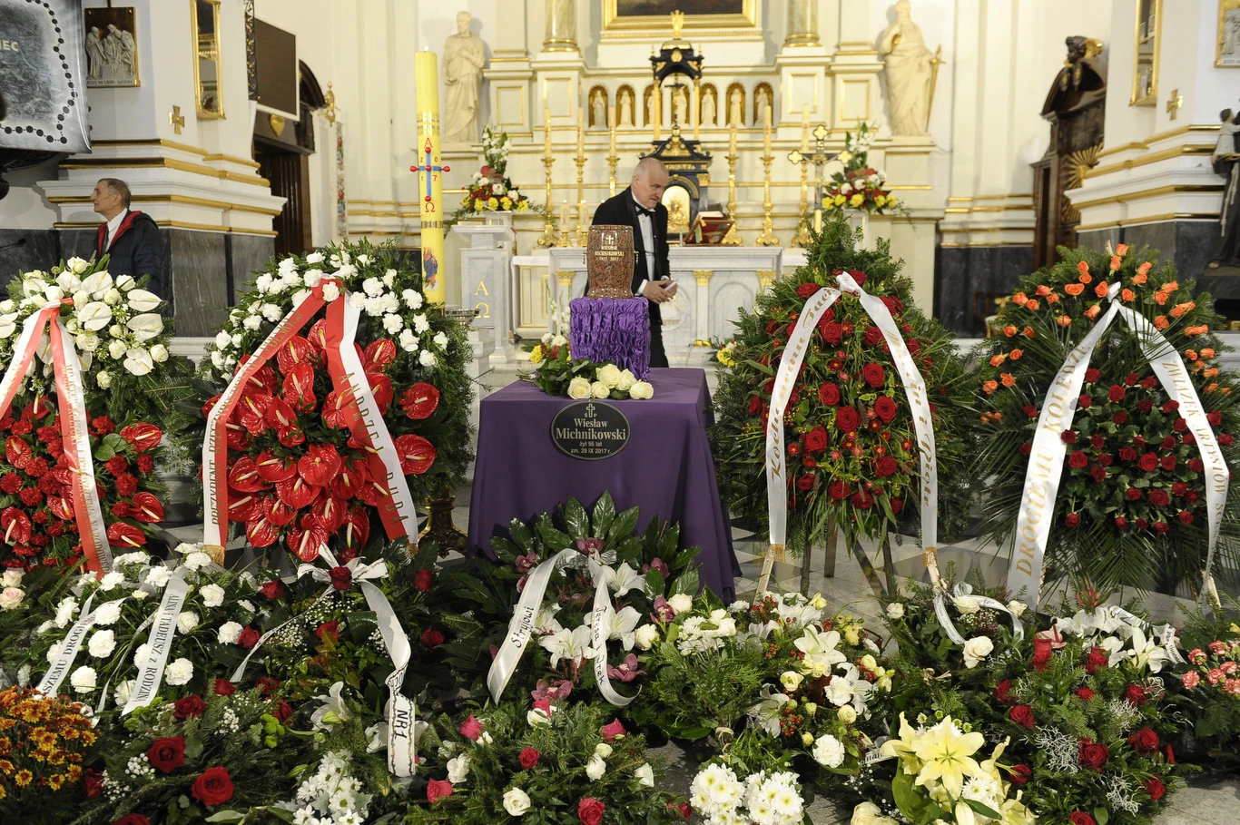 Wiesław Michnikowski zmarł 29 września 2017 roku. Miał 95 lat.

