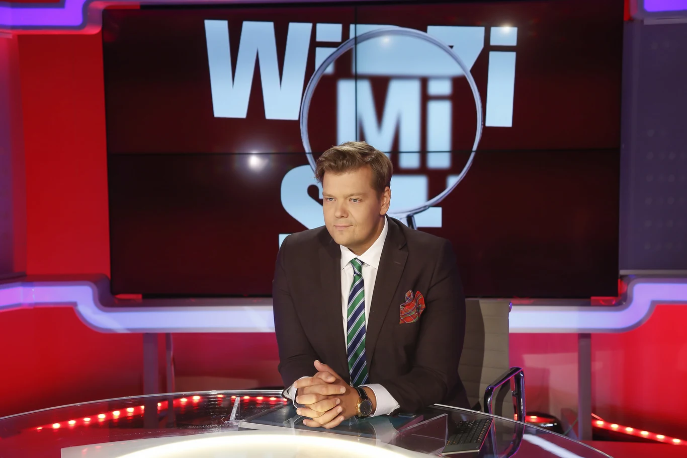 Michał Figurski prowadzi swój program w telewizji Polsat 2 News 