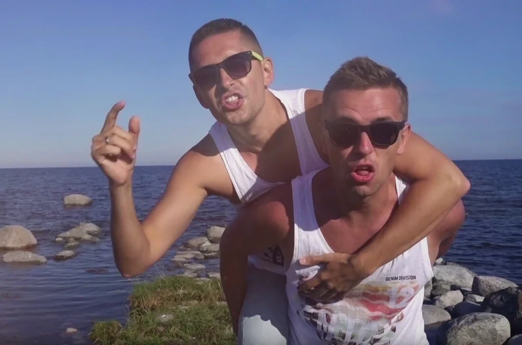 Jakub i Dawid w klipie "Good Karma" Jakub i Dawid w klipie "Good Karma"