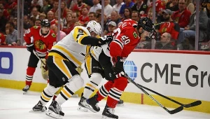 Brandon Saad (z prawej)