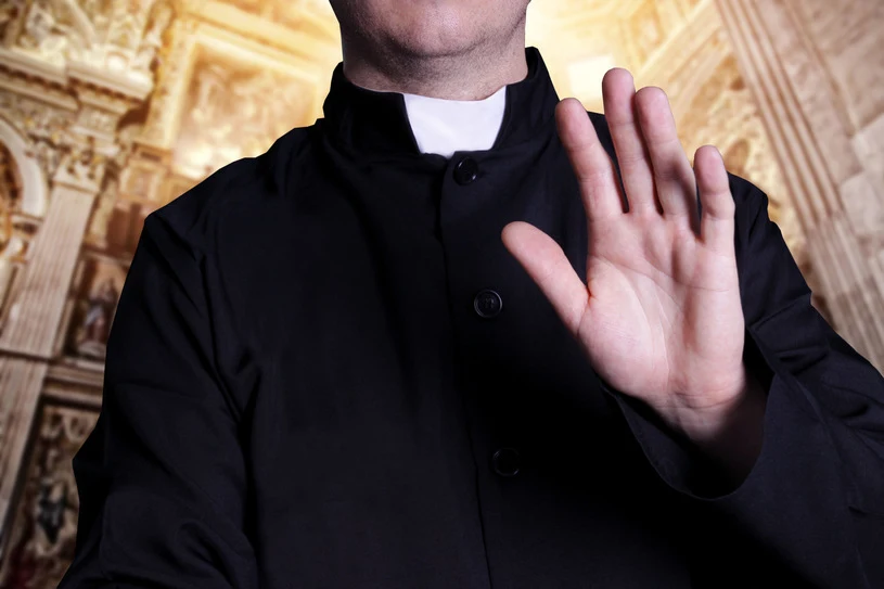 Mężczyzna sterroryzował księdza nożem. Do mrożących krew w żyłach scen doszło na Podkarpaciu Mężczyzna sterroryzował księdza nożem. Do mrożących krew w żyłach scen doszło na Podkarpaciu