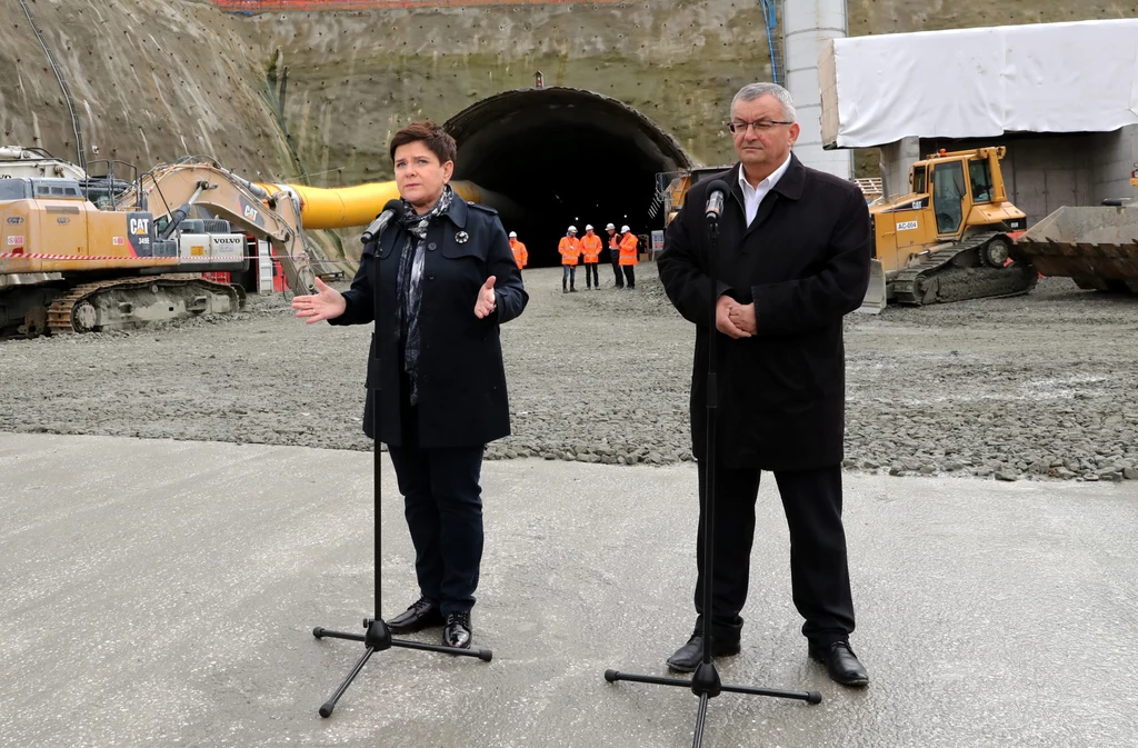 Członkowie rządu pojawili się na budowie Zakopianki