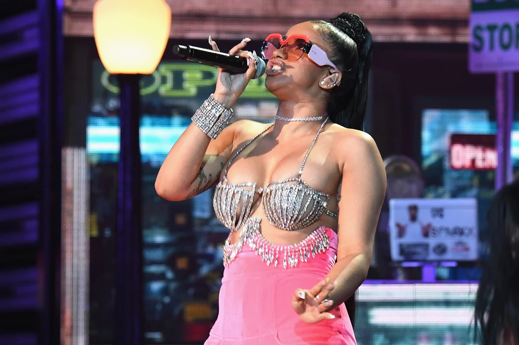 Cardi B na scenie Bet Hip Hop Awards 2017