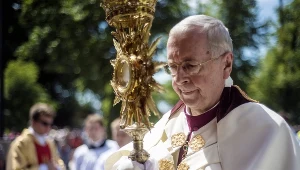 "Fakt" apeluje do metropolity poznańskiej arcybiskupa Stanisław Gądeckiego o pomoc młodej rodzinie