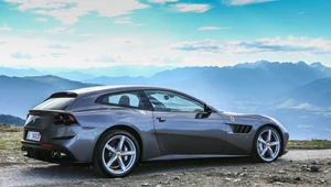 Ferrari GTC4 Lusso oferuje już napęd na wszystkie koła, cztery miejsca siedzące, praktyczny bagażnik i często reklamowane jest jako auto dla ludzi aktywnych. Wygląda na to, że za parę lat nie będzie to jedyne Ferrari, jakim będzie można pojechać na narty