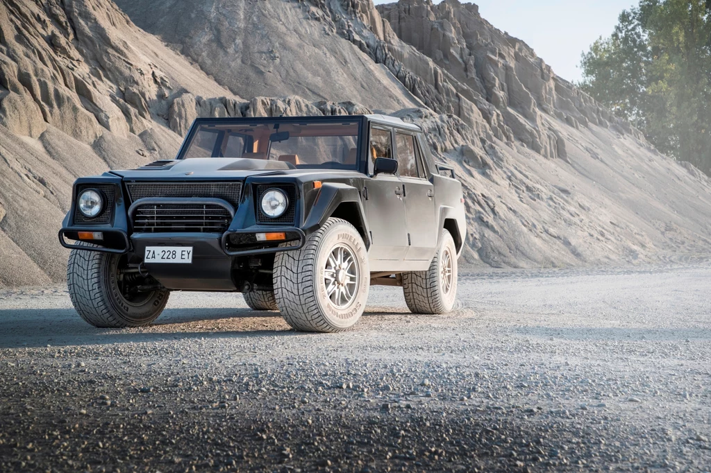 Lamborghini LM002