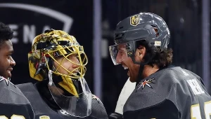 Bramkarz Marc-Andre Fleury i James Neal (z prawej) z Vegas Golden Knights